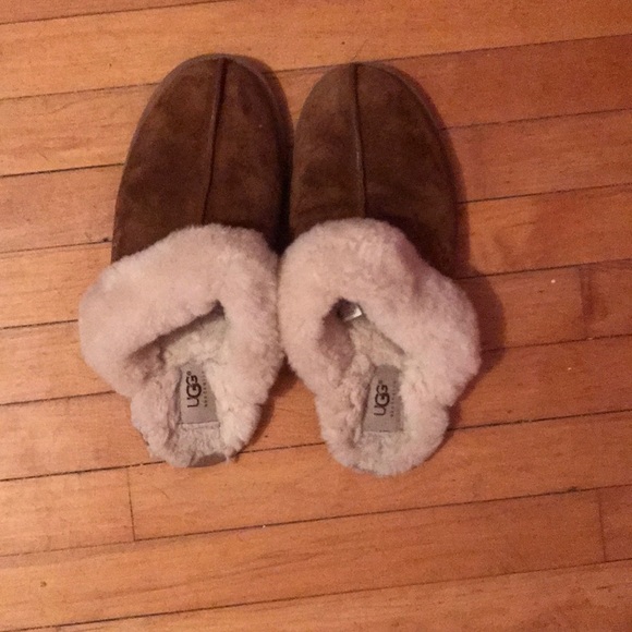 UGG Shoes - Size 9 UGG slippers